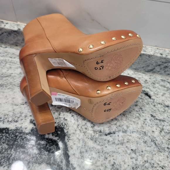 COPY - VINCE CAMUTO NEVVINA BOOTIE - Picture 6 of 7